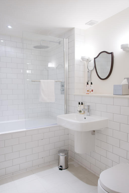 The White Hart Hotel Somerton  Room photo