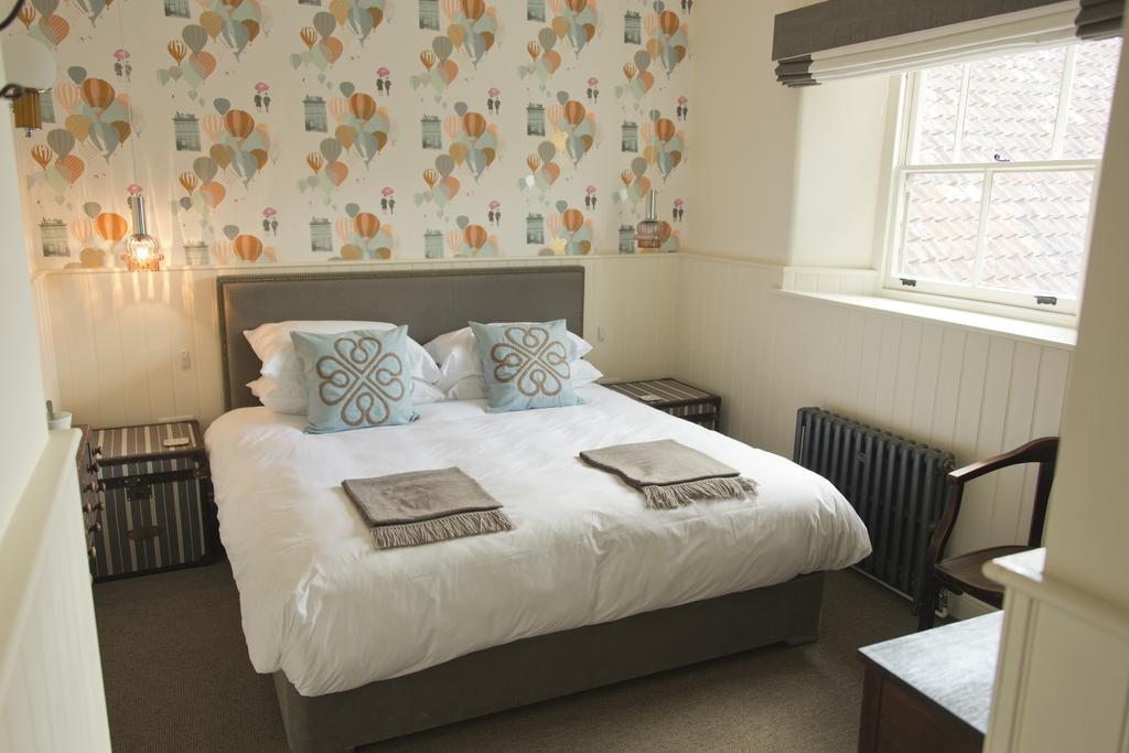 The White Hart Hotel Somerton  Room photo