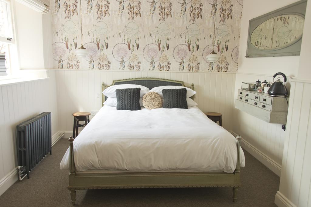 The White Hart Hotel Somerton  Room photo