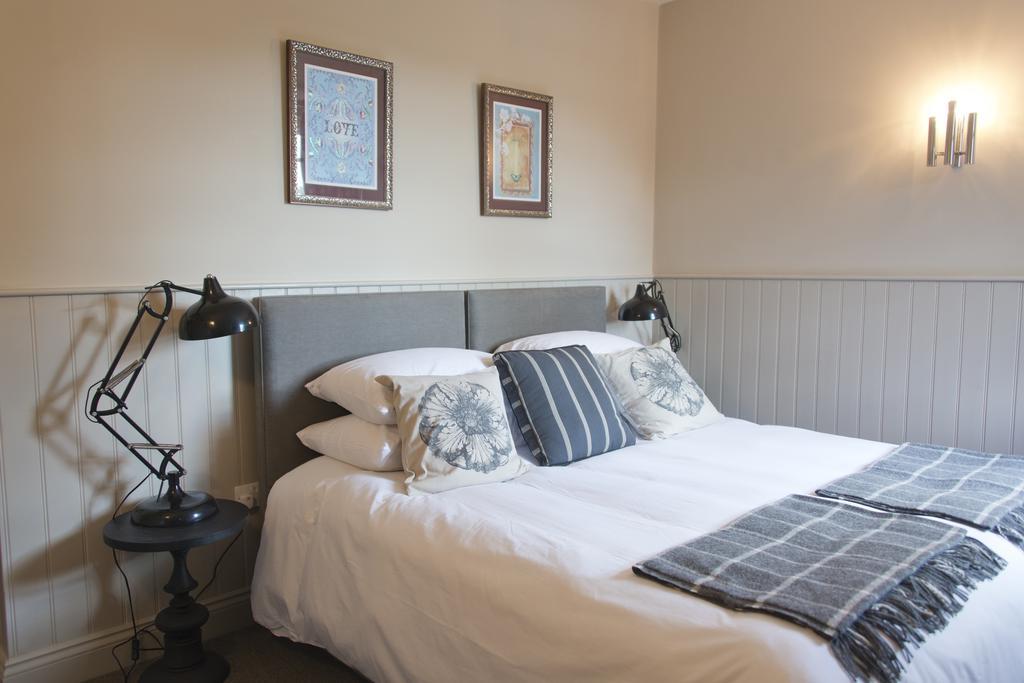 The White Hart Hotel Somerton  Room photo